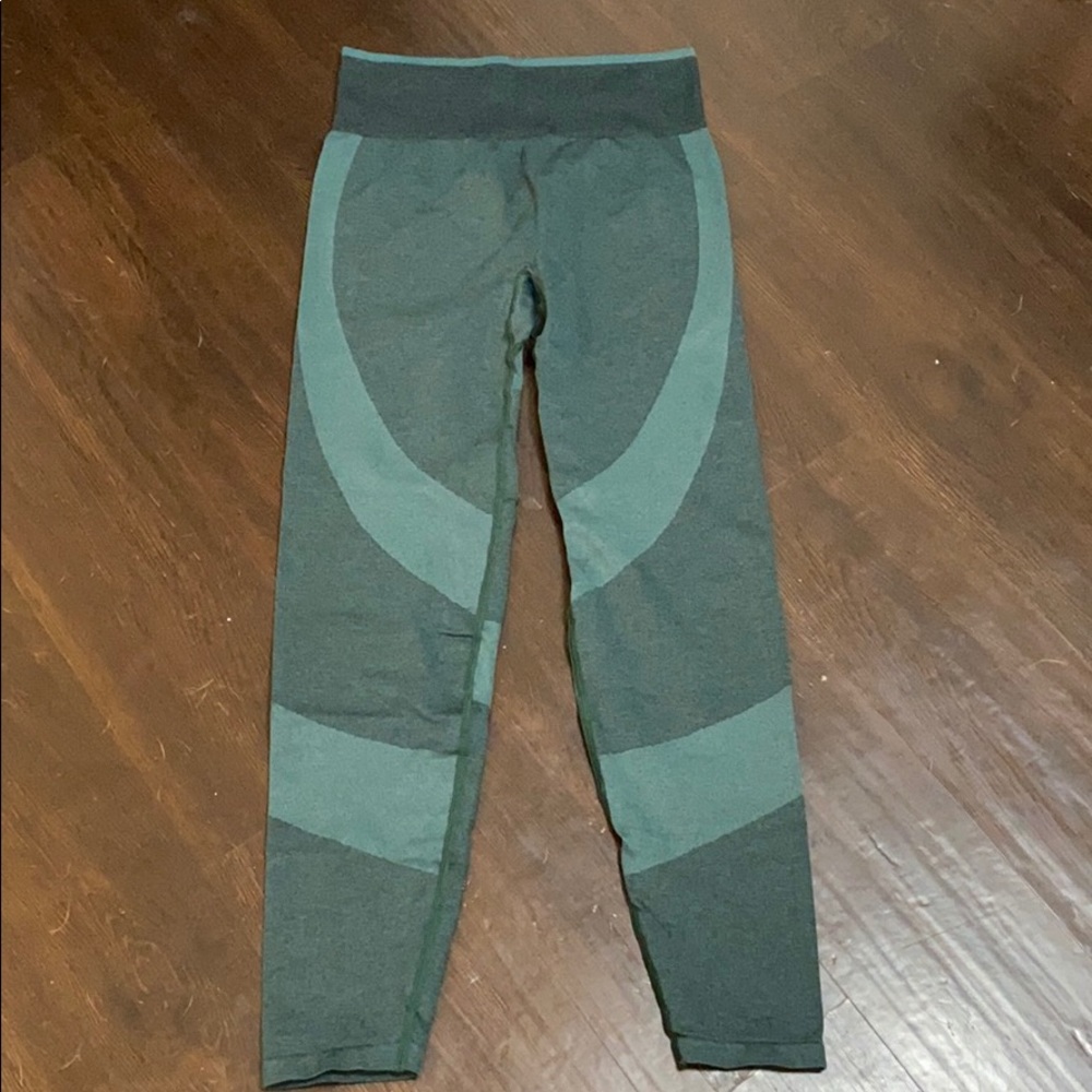 PINK Victoria’s Secret Evergreen Seamless Leggings
